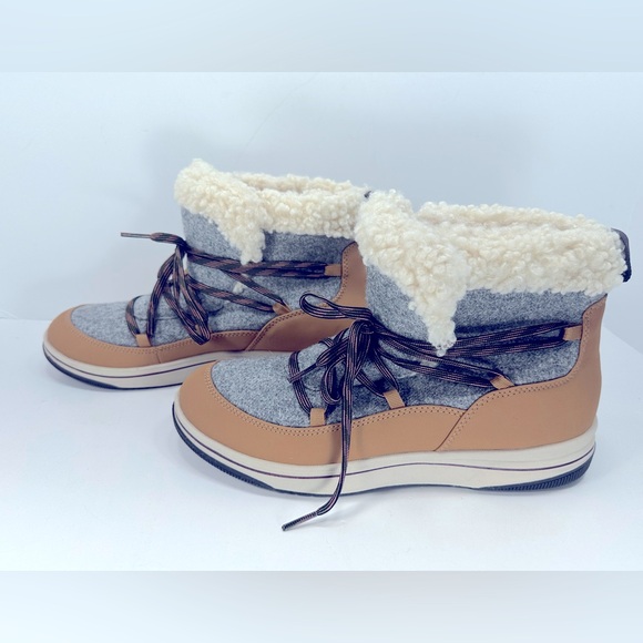 NWOB - CLARKS Cloudsteppers Breeze Glacier Lace-Up Faux-Shearling Booties - Picture 3 of 10